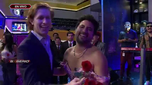 Con vals Gabo Ramos se convierte en quinceañera