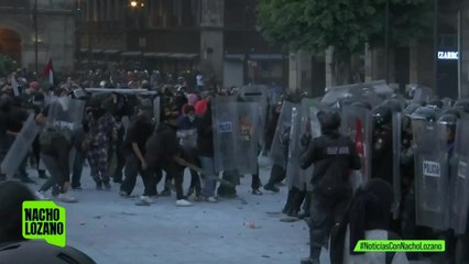 Encapuchados arremetieron contra policías capitalinos durante la marcha por el 2 de octubre