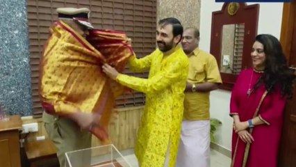ഉണ്ണികൃഷ്ണൻ പോറ്റിക്ക് ഉന്നത ബന്ധങ്ങൾ; ADGPക്ക് പൊന്നാട അണിയിക്കുന്ന ദൃശ്യങ്ങൾ മീഡിയവണിന്