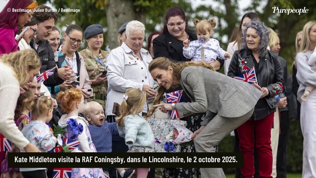 Kate Middleton dit au revoir à la couleur : en total look gris et talons aiguilles, elle impressionne dans un haut lieu de la défense