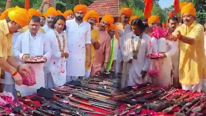 Raja Bhaiya Weapons: राजा भैया के पास 700 से ज्यादा हथियार, शस्त्र पूजा के बाद पत्नी को दिया जवाब