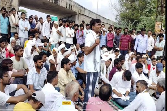 वनकर्मियों से विवाद के बाद जंगल में बकरियां चराने वाले युवक की आत्महत्या, ग्रामीणों का धरना प्रदर्शन , हाइवे जाम का प्रयास