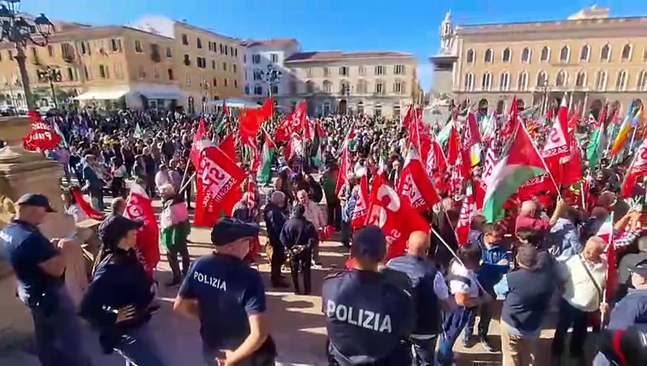 Piazza piena a Sassari per la manifestazione per Gaza e la Flotilla