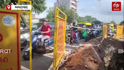 અમદાવાદ: છીપા સોસાયટીથી દાણીલીમડા ચાર રસ્તા વચ્ચે ડ્રેનેજ લાઈન કામગીરી; રોડ વાહન વ્યવહાર માટે બંધ