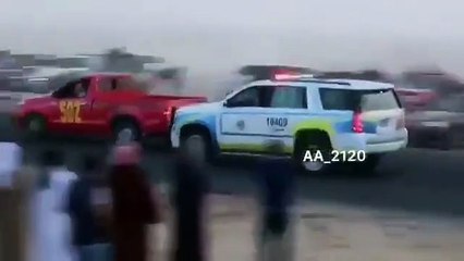 بالفيديو هذا ما فعله رجل الأمن في شاب مفحط قام بصدم دوريته في الكويت