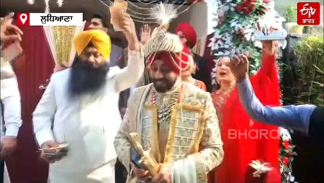 ਕ੍ਰਿਕਟਰ ਅਭਿਸ਼ੇਕ ਸ਼ਰਮਾ ਦੀ ਭੈਣ ਦਾ ਵਿਆਹ: ਵਿਆਹ ਦੇ ਬੰਧਨ 'ਚ ਬੱਝੇ ਕੋਮਲ ਅਤੇ ਲਵਿਸ਼, ਕੋਮਲ ਬੋਲੀ- ਭਰਾ ਨੂੰ ਕਰ ਰਹੀ ਹਾਂ ਮਿਸ