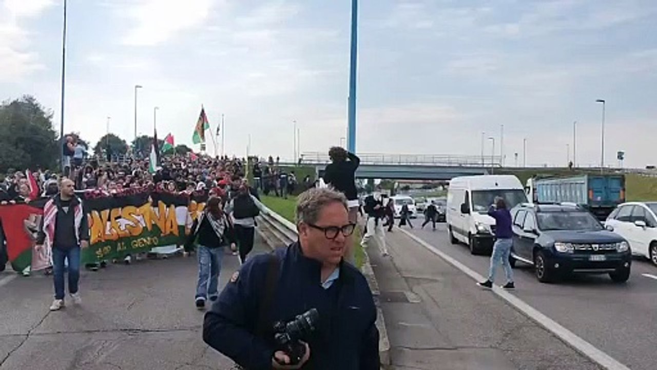 Brescia, corteo pro Pal alle 11.45 blocca la tangenziale ovest