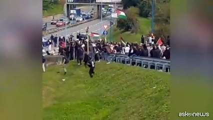 Sciopero, a Brescia i manifestanti bloccano la tangenziale ovest