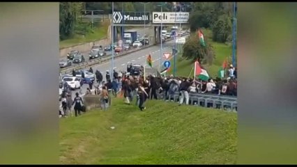 Sciopero, a Brescia i manifestanti bloccano la tangenziale ovest