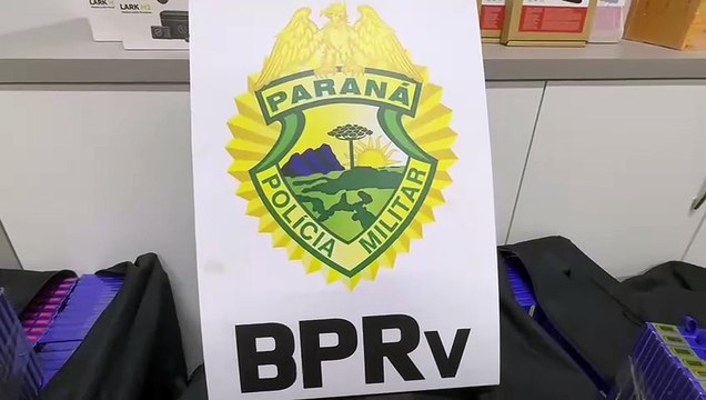 Canil da PM pega carga de contrabando com celulares e cigarros na rodovia de Corbélia