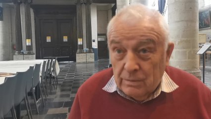 L'Abbé Daniel Alliët accueille dans l'église du Béguinage trois familles de réfugiés avec de jeunes enfants