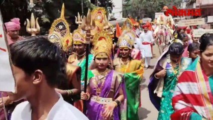 पारंपरिक वेशभूषेत, टाळ मृदुंगाच्या गजरात निघाली गौरव यात्रा