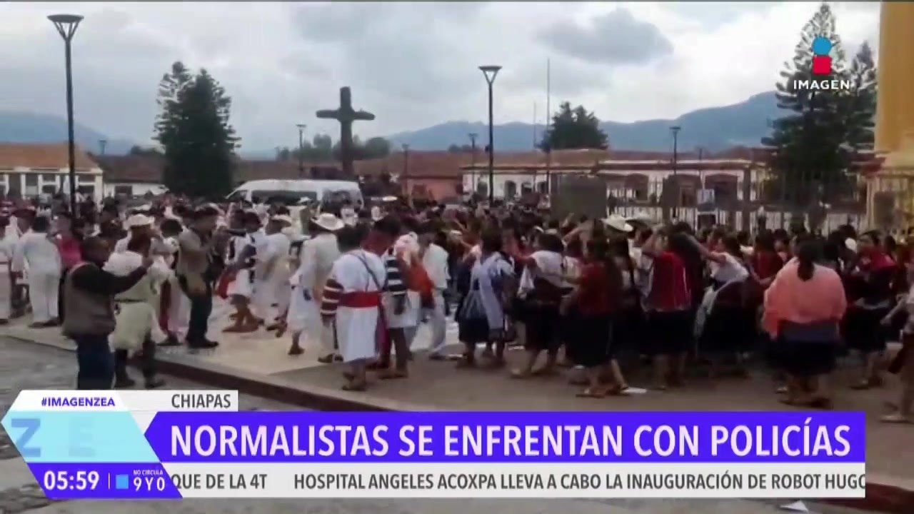 Normalistas de Chiapas se enfrentan con policías municipales