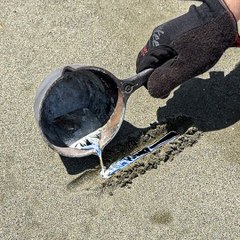 Turning Seashore Stones Into a Sharp Knife! 🤯💎