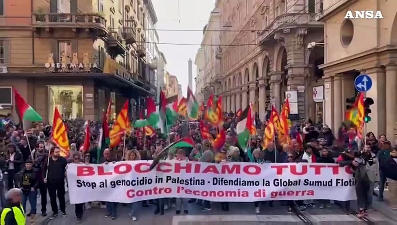 Bologna, in migliaia in piazza per Gaza e la Flotilla