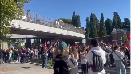 Una «marea» pacifica invade la Tangenziale Est di Roma per lo sciopero generale: traffico in tilt