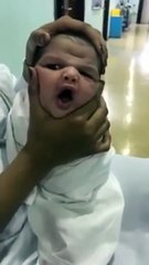 بالفيديو ممرضات يعنفون طفل رضيع بالسعودية وأيقاف الممرضات عن العمل