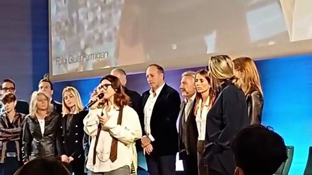 Elisa agli studenti Iulm di Milano: Non fatevi attaccare e scoraggiare, continuate ad essere voi stessi