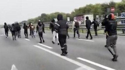 A Milano 50 incappucciati attaccano le forze dell’ordine sulla tangenziale Est