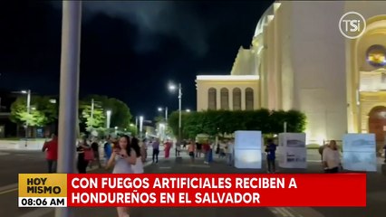 Con fuegos artificiales recibe El Salvador a hondureños