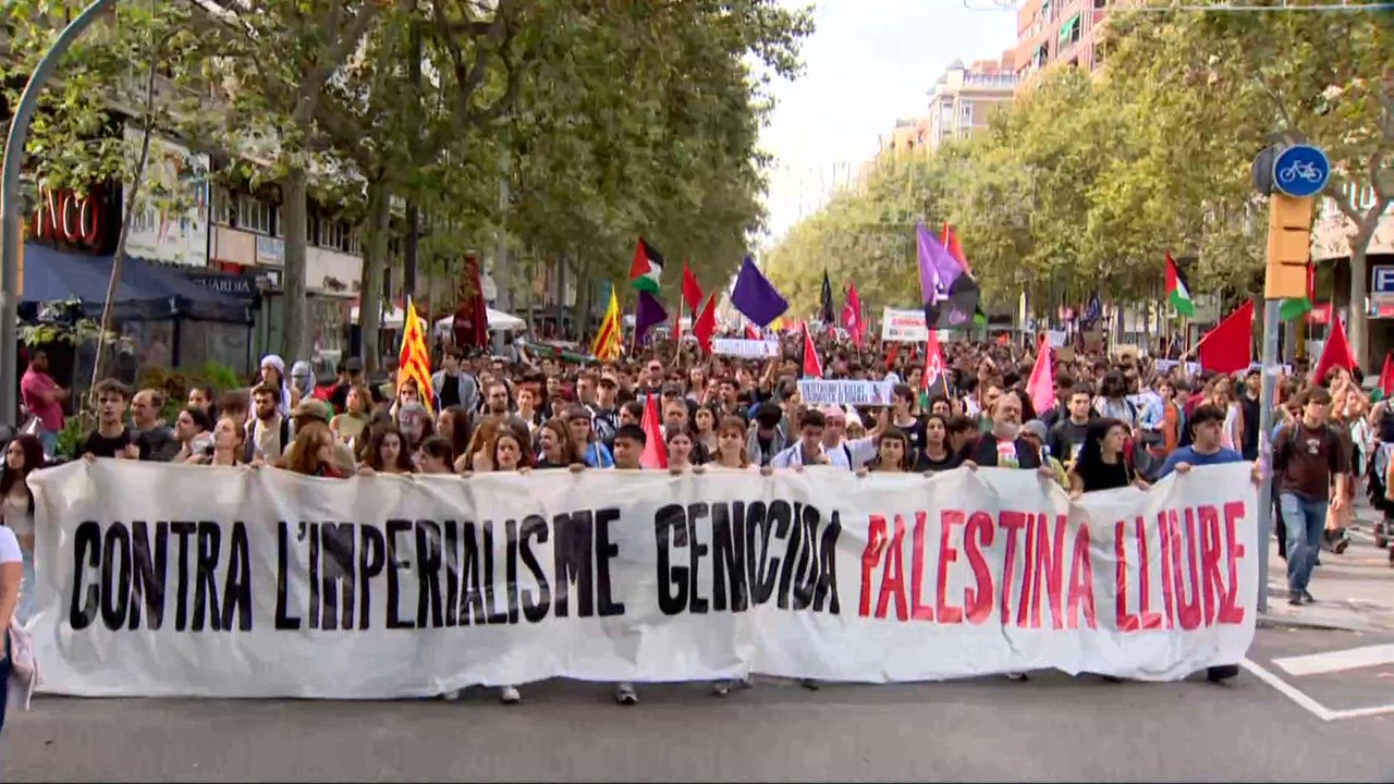 Unos 6.500 estudiantes y educadores protestan "contra el imperialismo genocida" en Barcelona