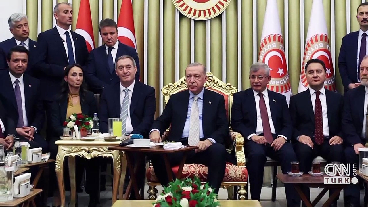 CHP'ye protesto tepkisi! AK Parti Sözcüsü Ömer Çelik: Cumhurbaşkanımızın liderlerle buluşması kıymetlidir