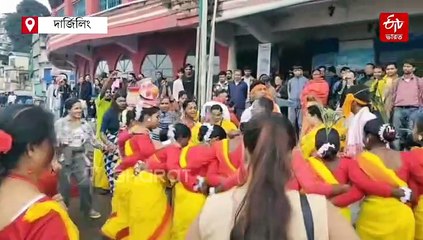 দার্জিলিংয়ে টয়ট্রেনে 12 কিমি পাহাড় পরিক্রমা, সপরিবারে কৈলাসে ফিরলেন দেবী দুর্গা