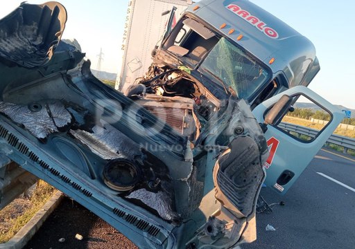 Trágico choque entre tráiler y camión deja un muerto en Salinas Victoria