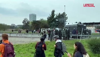 Sciopero generale, tensioni a Milano: lacrimogeni e lanci di pietre in tangenziale