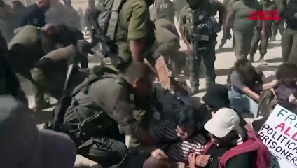 Flotilla, i manifestanti bloccano le truppe israeliane al confine con Gaza