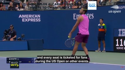 Did Carlos Alcaraz dedicate an empty seat and golden plaque to Charlie Kirk?