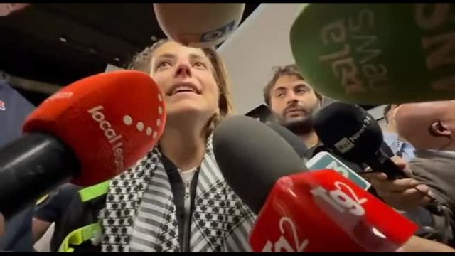 L'arrivo a Fiumicino dei parlamentari italiani sulla Flotilla