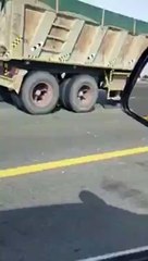 بالفيديو حادث اصطدام بين سيارة وجهاز ساهر بالسعودية