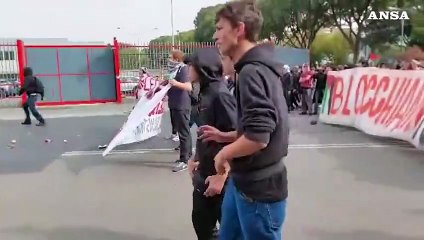 Flotilla, Torino: lancio di bottiglie contro la Leonardo