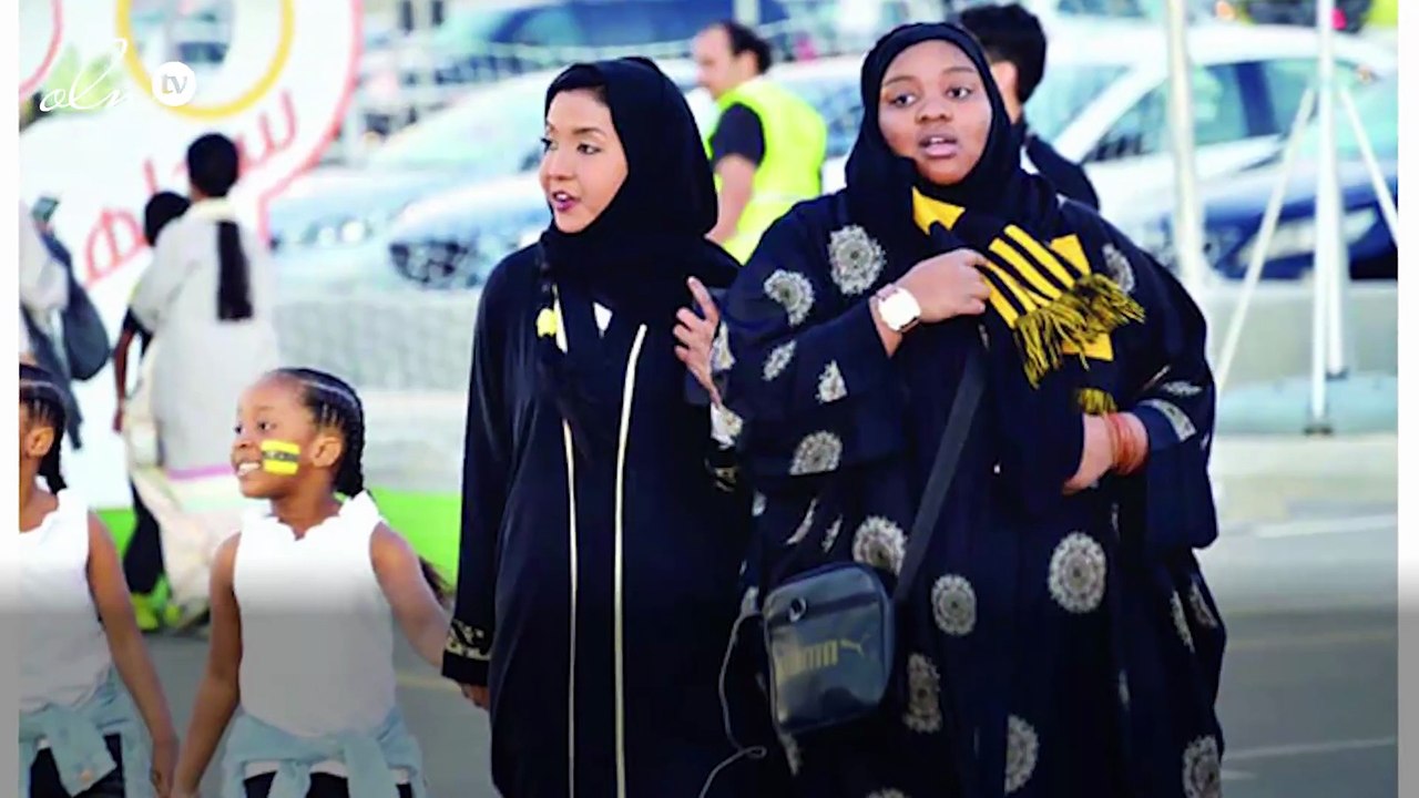 بالصور أول ظهور لمشجعات اتحاديات مع عوائلهم بملعب الجوهرة