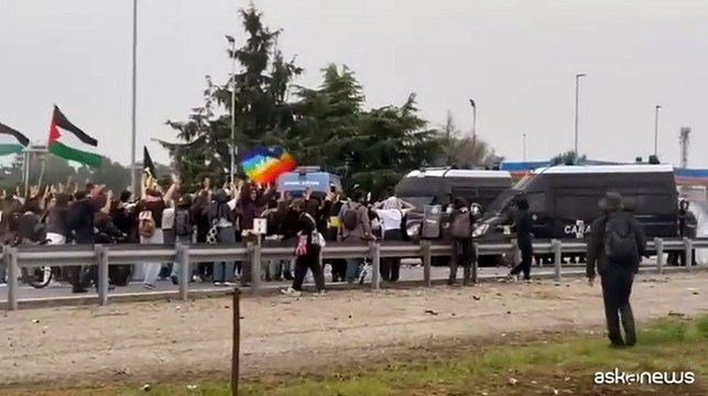 Corteo Milano, lacrimogeni e cariche di alleggerimento in Tangenziale