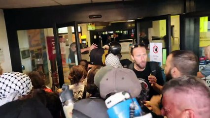 Pisa, occupata la pista dell'aeroporto: il blitz dei manifestanti pro Gaza