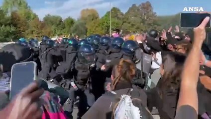 Flotilla, Bologna: antagonisti lanciano oggetti, risposta con lacrimogeni e cariche