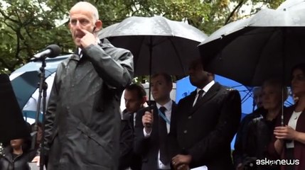 Manchester, alla veglia per vittime sinagoga vicepremier contestato