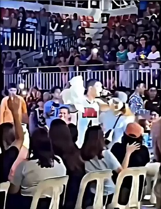 Il a tricoté deux souvenirs inoubliables ce jour