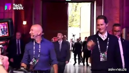 Bezos a Torino su AI: una bolla industriale ma porterà enormi benefici