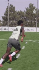 Avisó y lo metió: el golazo de Vinicius en el entrenamiento