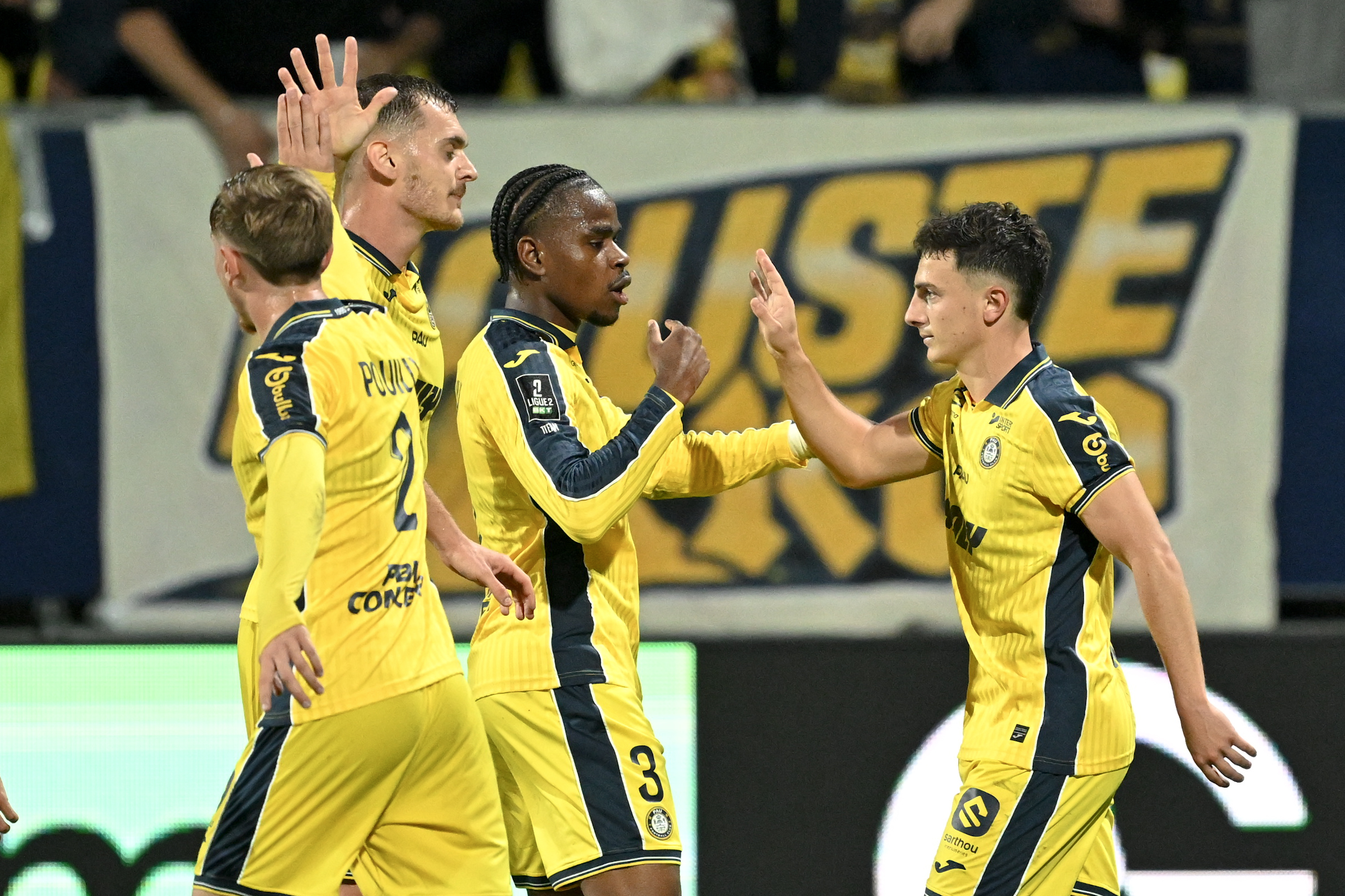 Ligue 2 : Pau écrase Clermont et passe co-leader !