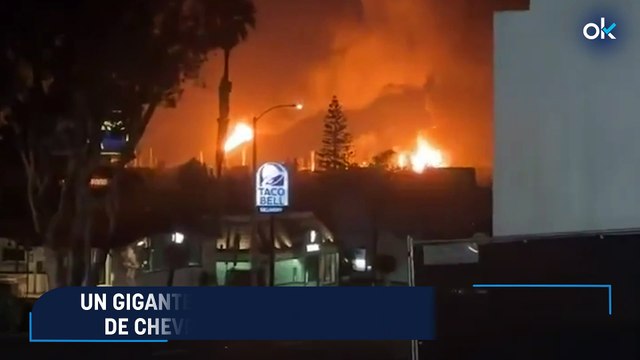 Un gigantesco incendio arrasa una refinería de Chevron a las afueras de Los Ángeles