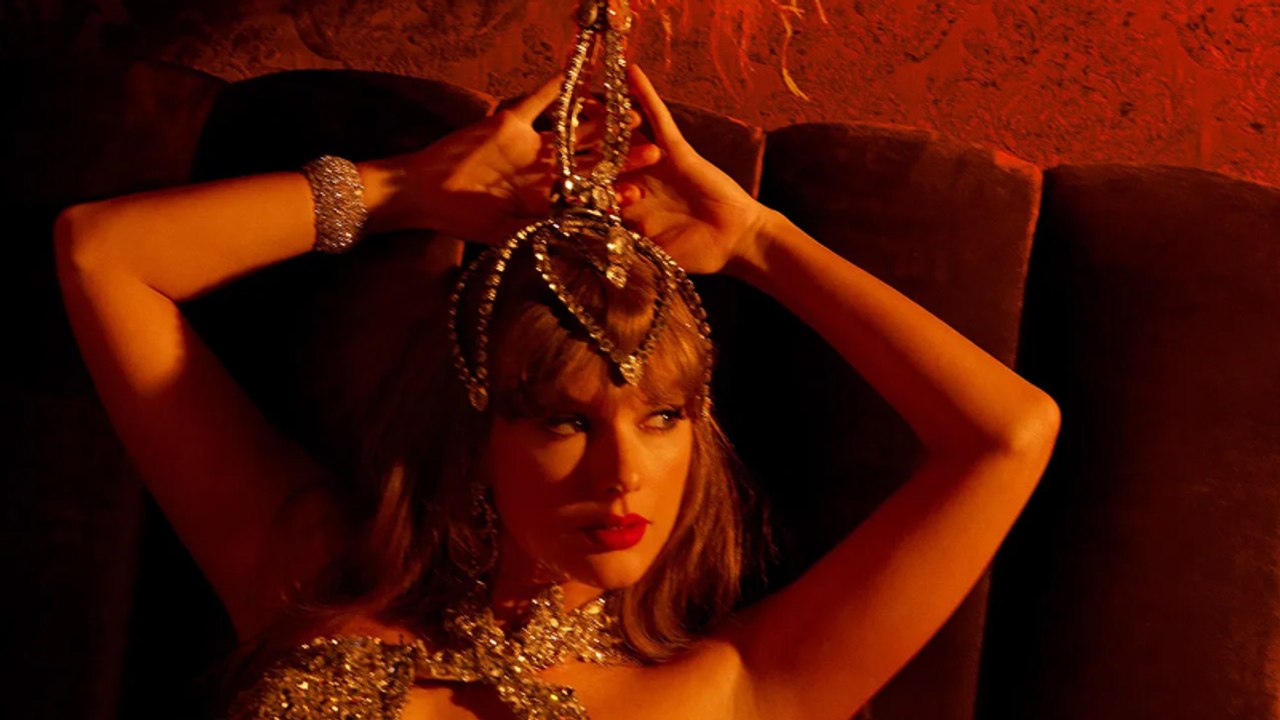 Taylor Swift Breaks Day One Spotify Streaming Record for 'The Life of a Showgirl' | THR News Video