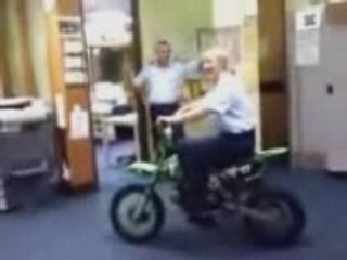 La police s'amuse bien