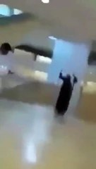 مواطن يعلن تكفّله بالأم التي تخلى عنها أبناؤها بإيداعها دار رعاية