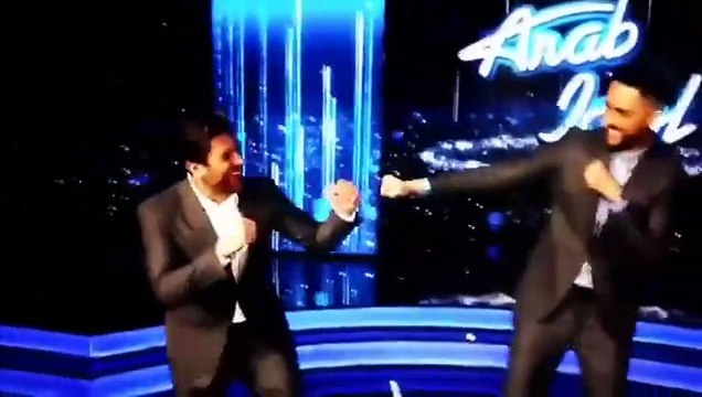 بالفيديو.. حسن الشافعي يلهو مع وائل كفوري في كواليس آراب أيدول