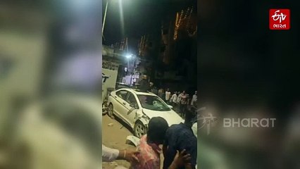 અમદાવાદમાં આવારા તત્વો બેફામ: પહેલા અકસ્માત સર્જ્યો, પછી જાહેરમાં કર્યો આવો કાંડ...