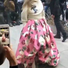 سيلين ديون تروّج لصيحة الزهور في نيويورك